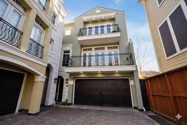 Building Photo - 1818 Binz St