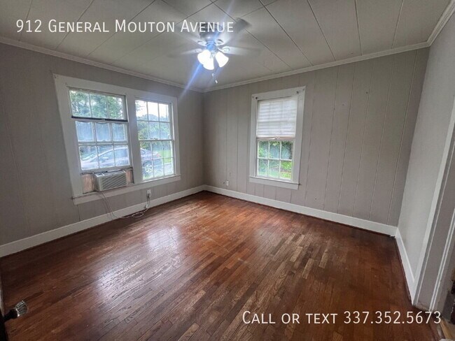 Foto del edificio - 912 General Mouton Ave