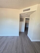 Building Photo - 1075 E Desert Inn Rd