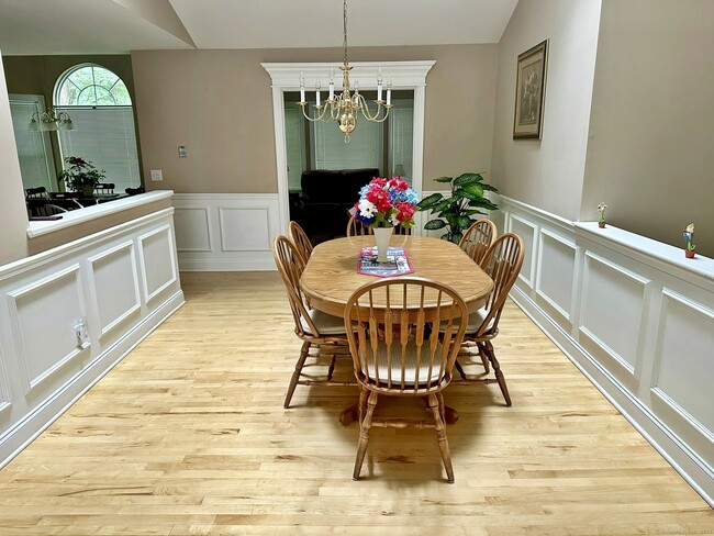 Building Photo - 488 Wolf Run