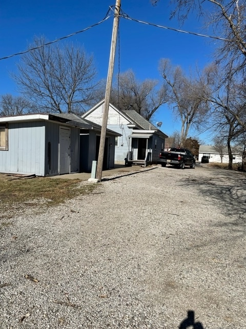 Back - 321 E Park St