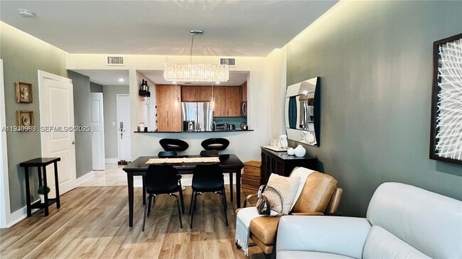 Foto del edificio - 7900 Harbor Island Dr