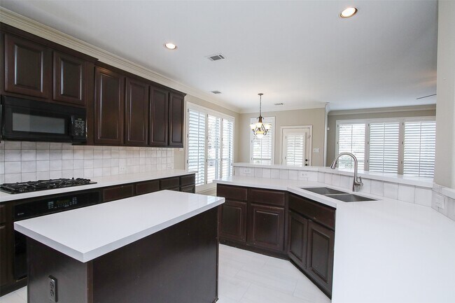 Foto del edificio - 35 Winhall Pl