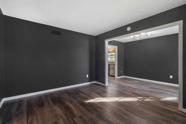 Foto del edificio - 7004 Hillshire Dr