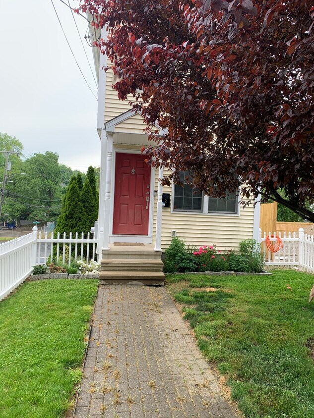 Primary Photo - 2 Rockland Rd