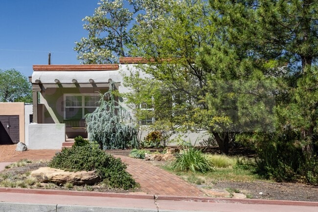 Foto del edificio - SPECIAL:  $1000 OFF YOUR 2ND MONTH'S RENT!!