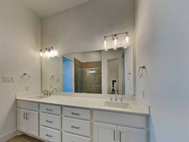 Foto del edificio - 4221 Reeder Ridge Way