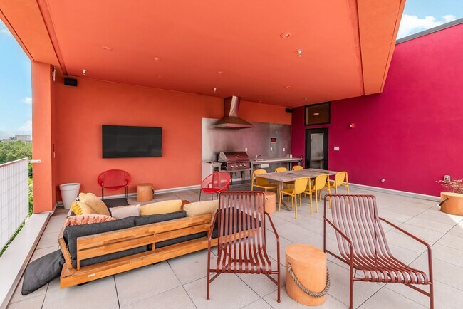 Foto del edificio - Rare and Beautiful Two Bedroom Unit Close ...