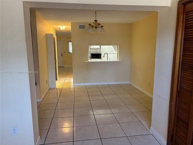 Foto del edificio - 10881 SW 6th St