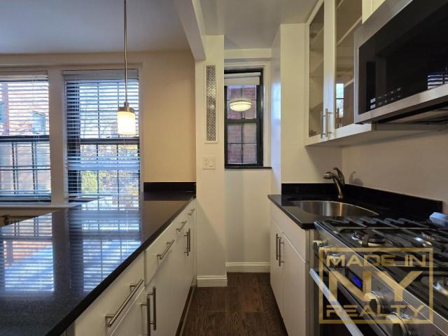 Foto del edificio - 0 bedroom in SUNNYSIDE GARDENS NY 11104