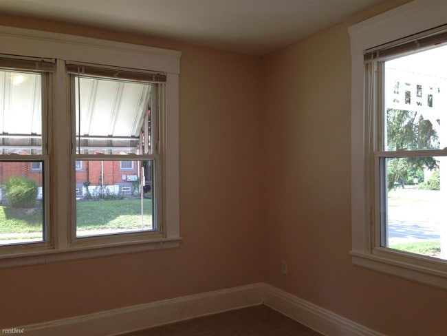 Building Photo - 1361 W North Bend Rd