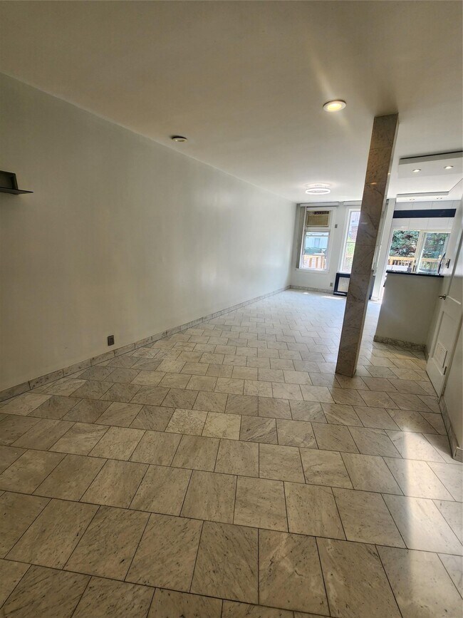 Foto del edificio - 90-16 83rd Ave