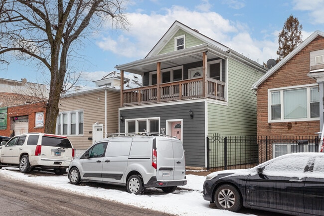 Foto del edificio - 4610 S Marshfield Ave