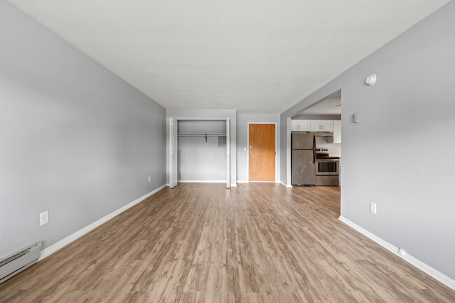 Building Photo - Pembrooke Court Apartments