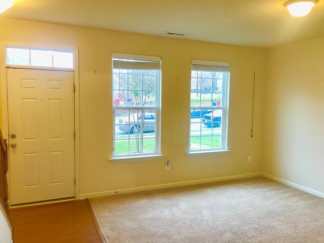 Foto del edificio - Gorgeous 3 Bedroom Townhouse in Capitol He...