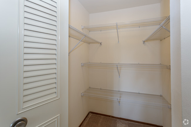 California Closets - Overlook Pointe