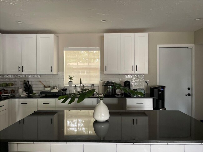 Foto del edificio - 1760 NE 145th St