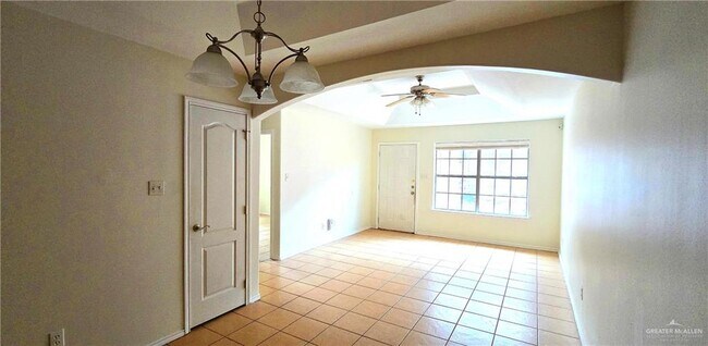 Building Photo - 7 W Prosperity Dr