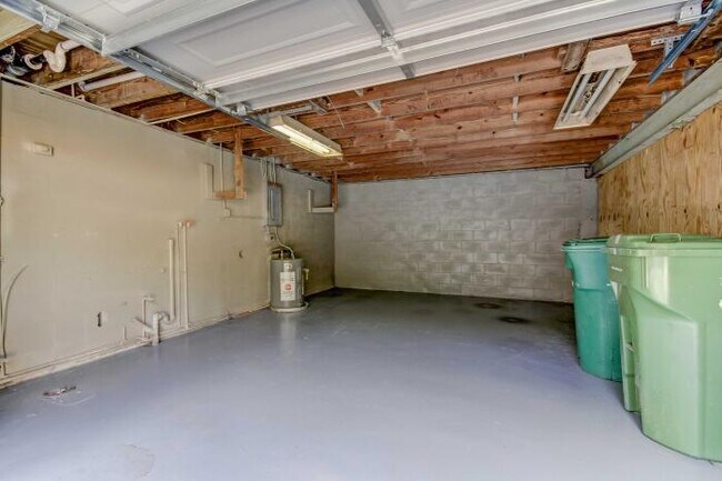 Building Photo - 2 bedroom in Tampa FL 33604