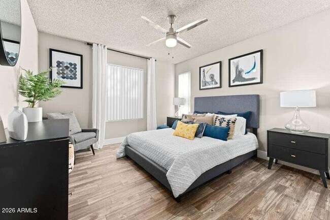 Foto del edificio - 1975 E University Dr