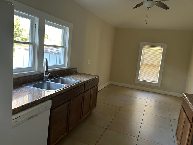 Building Photo - Spacious Seminole Heights Bungalow