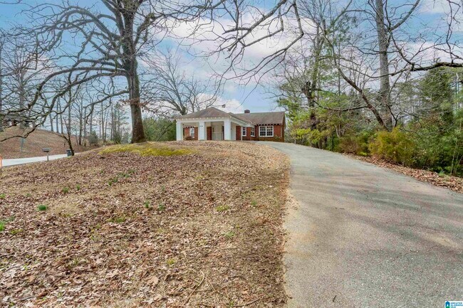 Building Photo - 634 Cahaba River Estates