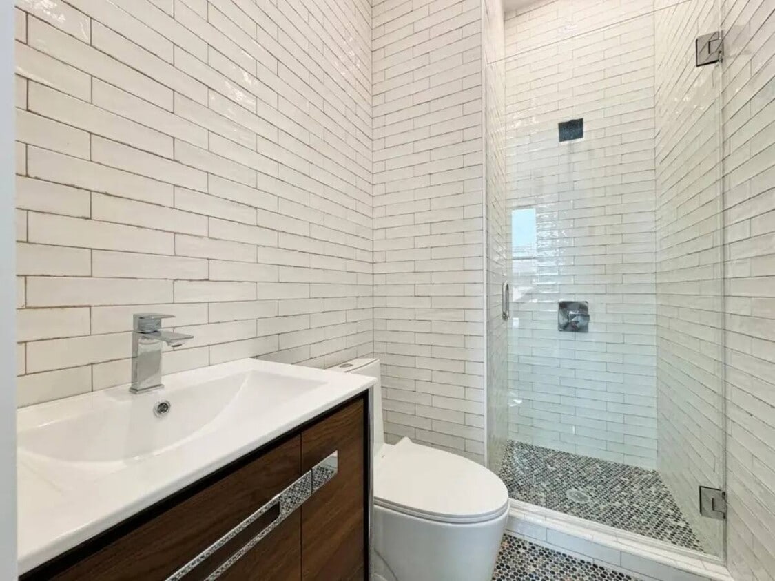 Furnished room/NOT APARTMENT - Furnished room/NOT APARTMENT