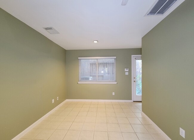 Building Photo - 2208 Taft St