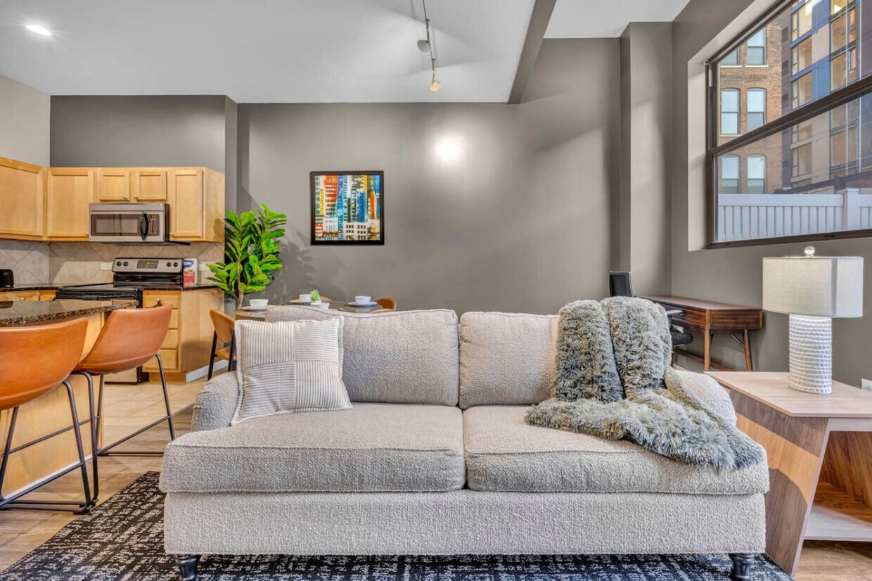 Foto principal - 668 Euclid Ave