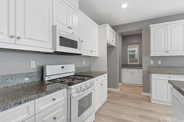 Building Photo - 831 Parisa Pl