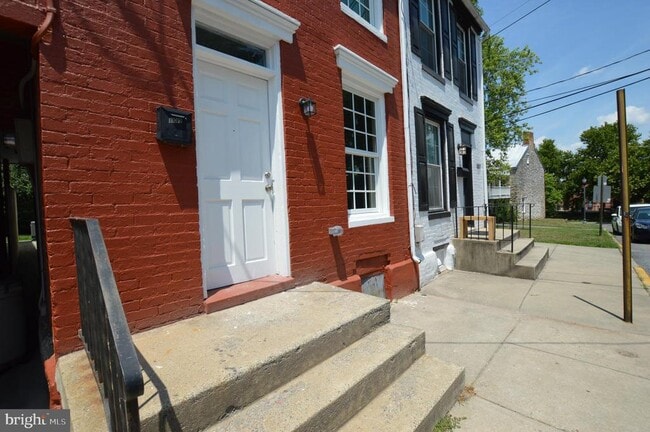 Building Photo - 109 Water St