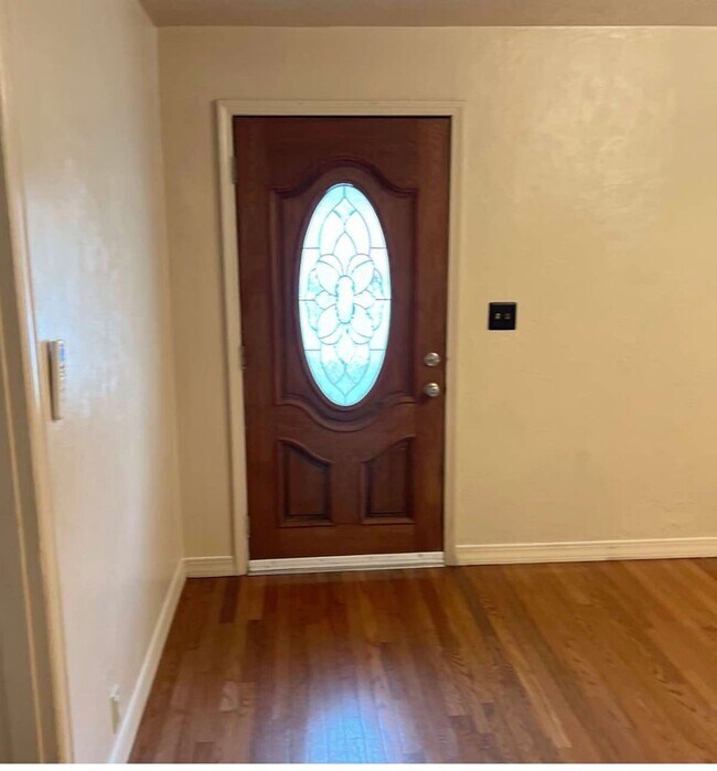Foto del edificio - Charming Eastside Olympia Home Move-in goal June 5th .