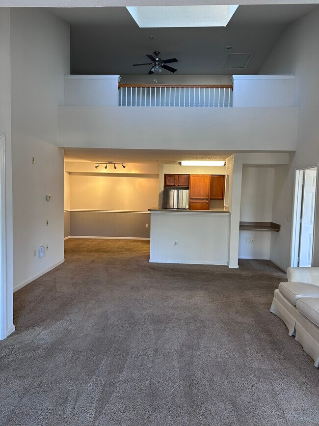 Living & loft - 8550 Touchton Rd