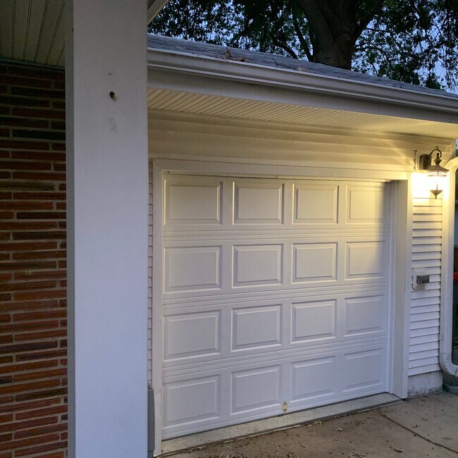 Foto del edificio - 1921 N 67th St