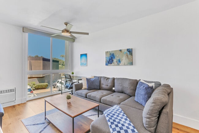 Building Photo - 3050 Rue D’Orleans