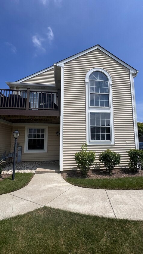 Primary Photo - 640 Le Parc Cir
