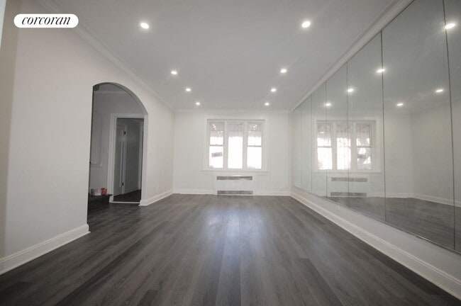 Building Photo - 86 E 56th St