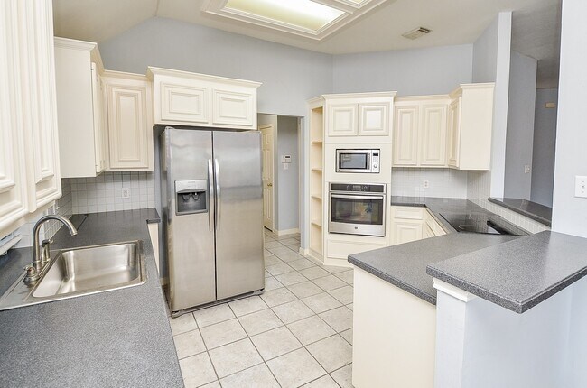 Foto del edificio - 3202 Shadowchase Ct