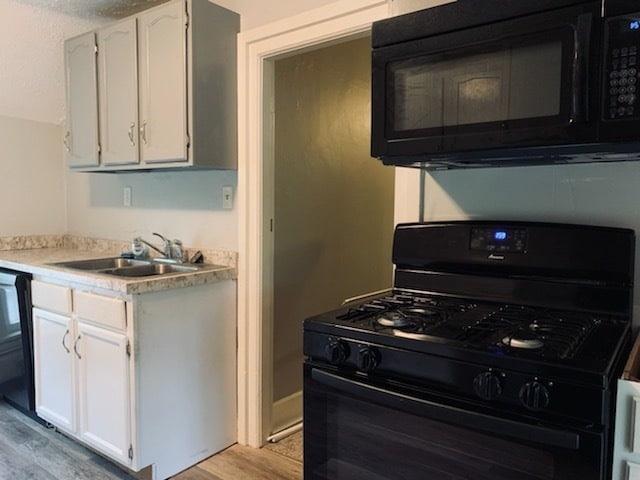 Gas oven with microwave - 161 Cypress St