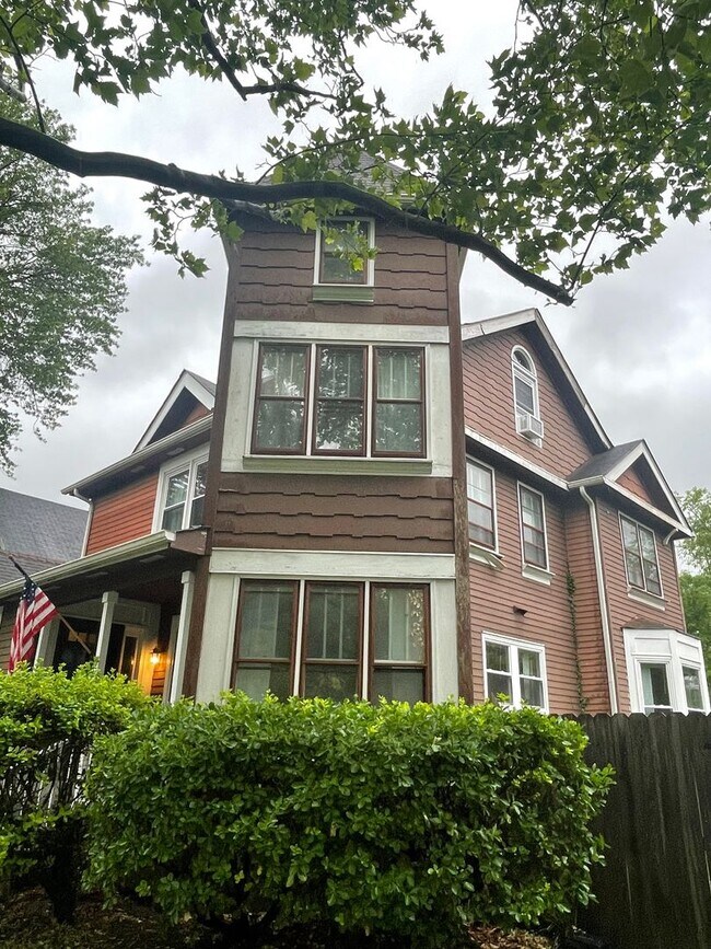 Foto del edificio - Very cool Corner Lot home in Ghent!