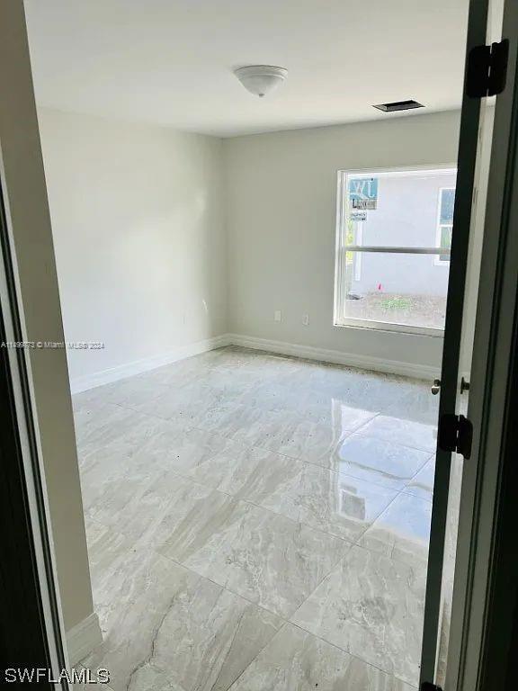 Foto del edificio - 354-356 Bell Blvd