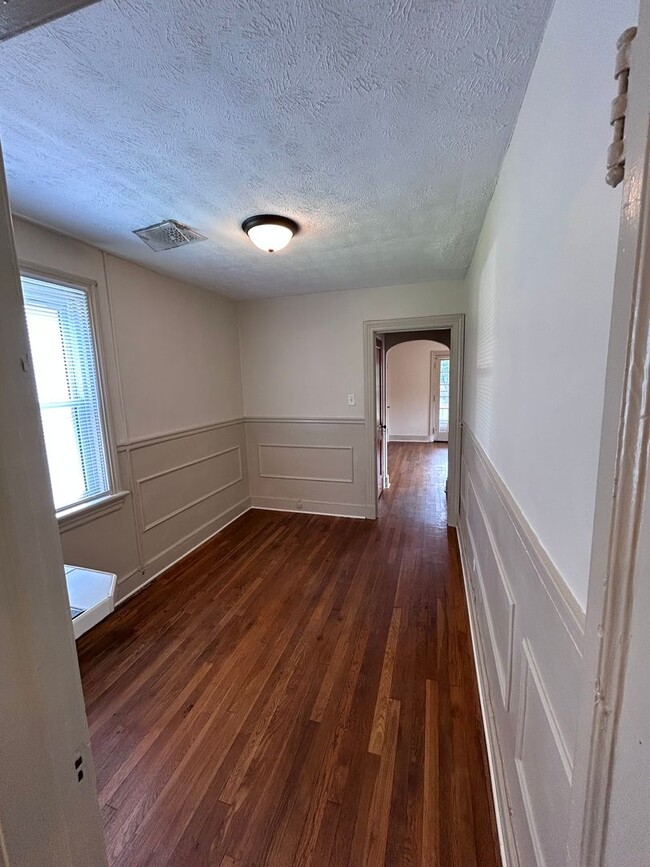 Building Photo - 3241 Woodrow Ave