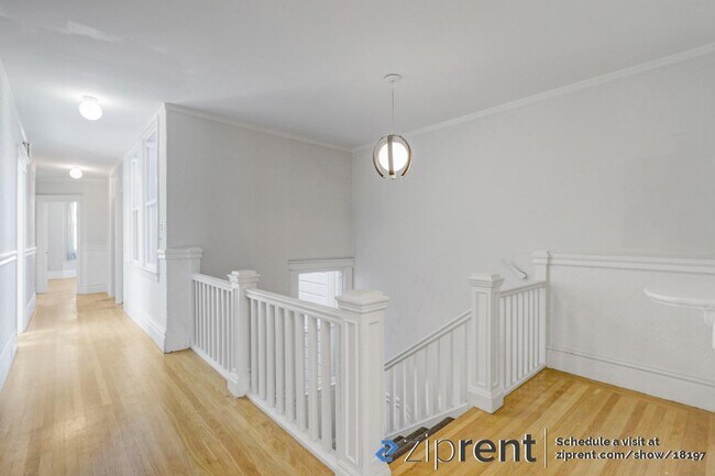 Building Photo - 156 Albion St