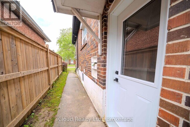 Photo du bâtiment - 94 Lynvalley Crescent
