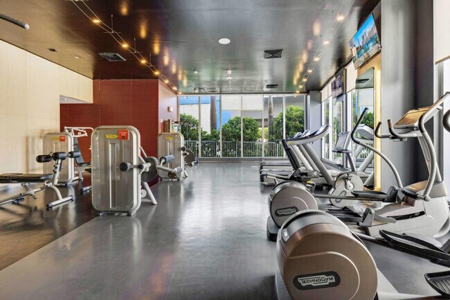 Building Photo - 2601 E Hallandale Beach Blvd