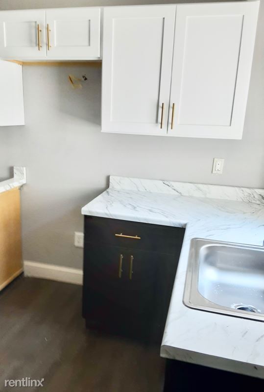 Building Photo - 3 br, 1 bath Townhome - 103 S 7th St