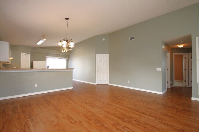 Foto del edificio - Southwest Pensacola 3BR Home Near NAS Pensacola & Perdido Key with Vaulted Ceilings, Island Kitch...