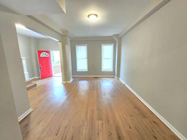 Foto del edificio - Beautiful 4.5 Bedroom 2 Bathroom West Balt...