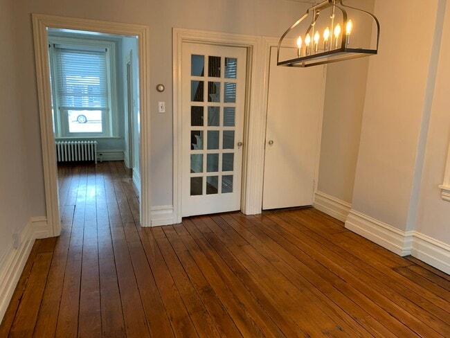 Building Photo - 3 Bedroom 1.5 Bathroom Emmaus Single in th...