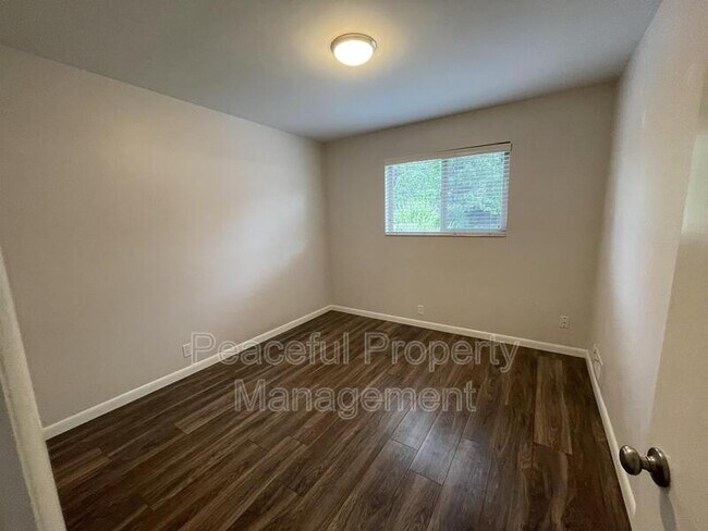 Building Photo - 2515 East Neffs Lane - 2517
